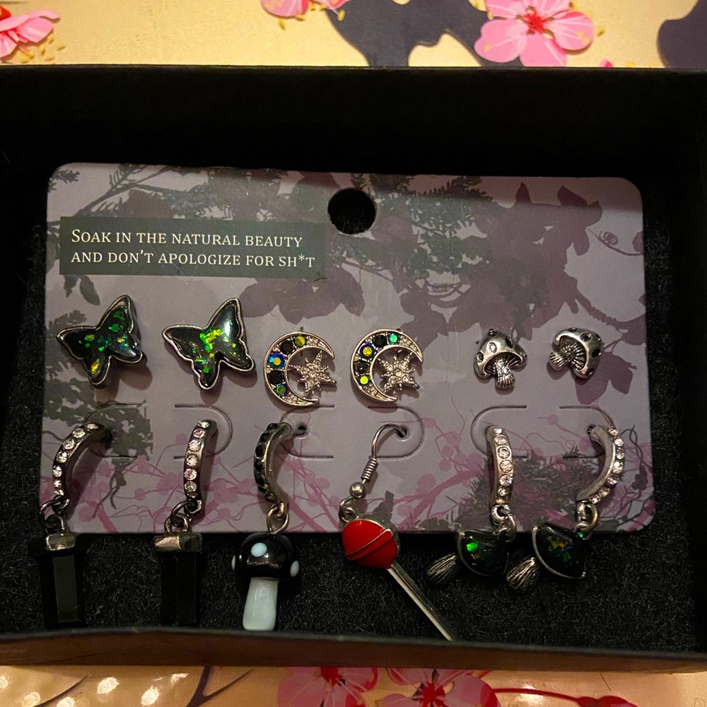 Aesthetic earrings  🍄